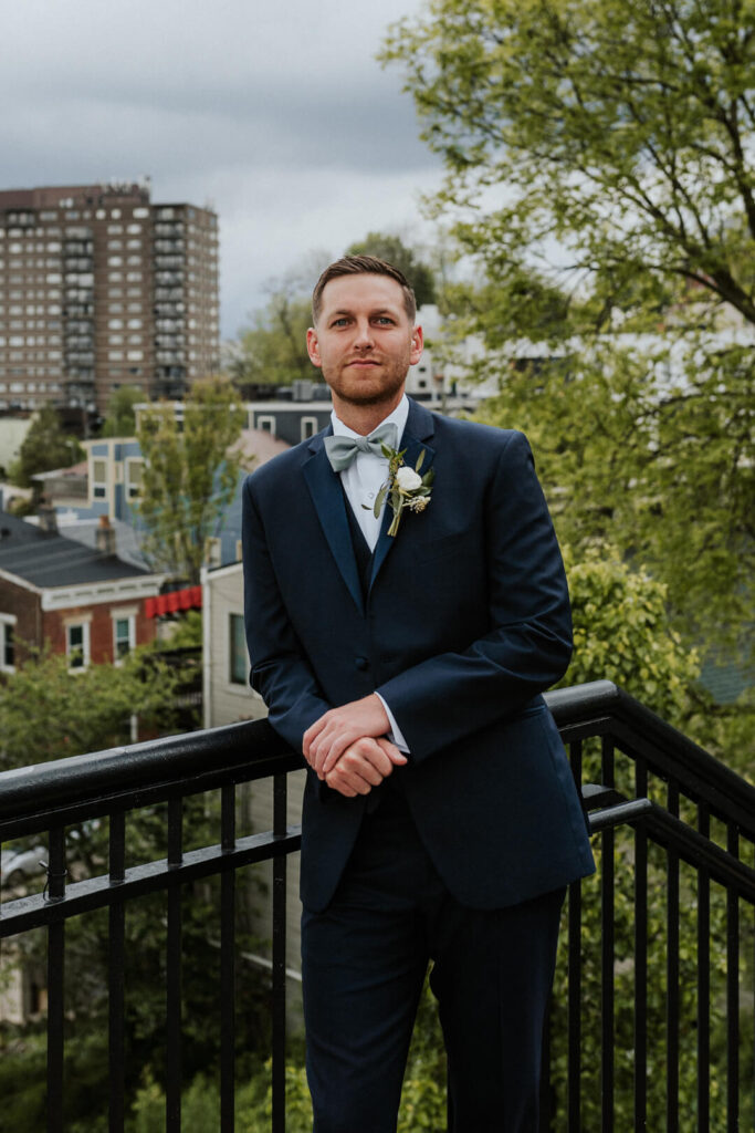Groom strikes a pose with downtown Cincinnati in the background